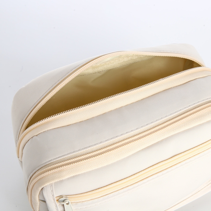 Косметичка на молниях, цвет белый