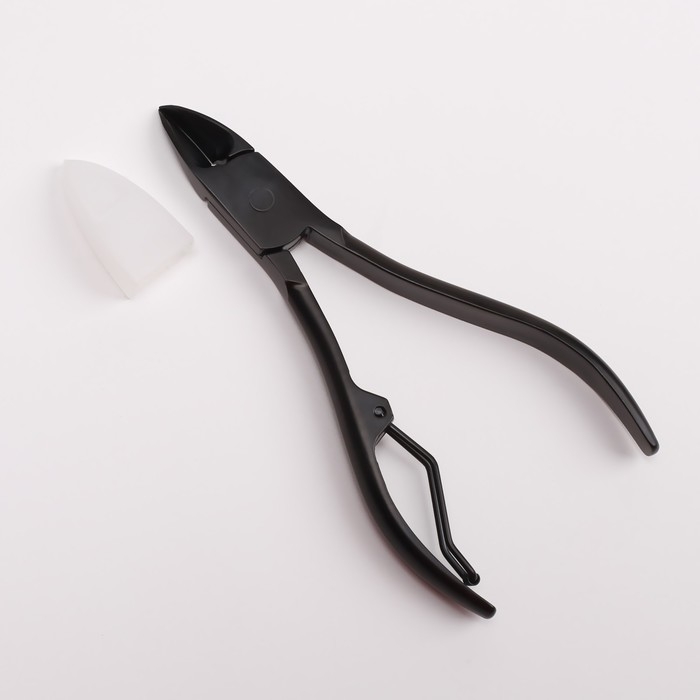 Кусачки педикюрные, с колпачком, изогнутое лезвие, 10,5 см, длина лезвия - 15 мм, цвет чёрный Кусачки педикюрные, с колпачком, изогнутое лезвие, 10,5 см, длина лезвия - 15 мм, цвет чёрный