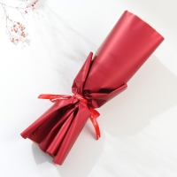 Букет из мыльных лепестков "Роза и эвкалипт" красный 7,5х11х34,5 см Букет из мыльных лепестков "Роза и эвкалипт" красный 7,5х11х34,5 см