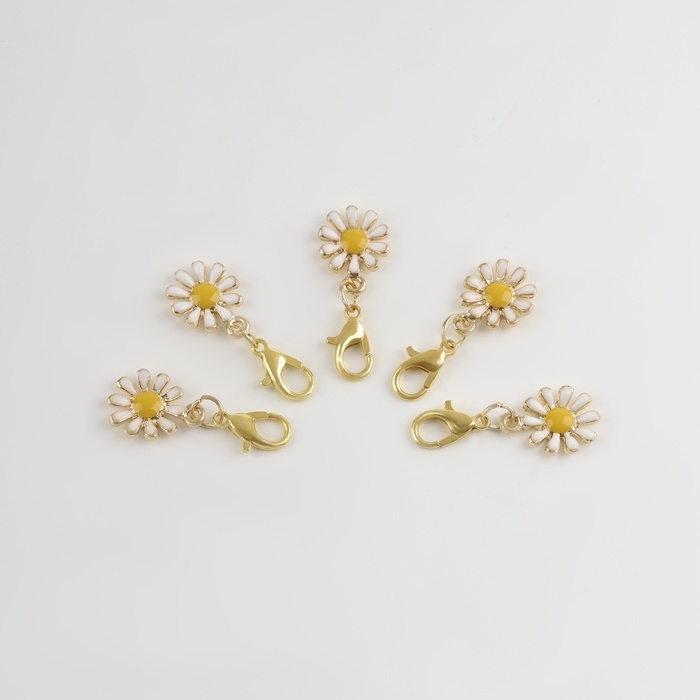 Маркеры для петель «Ромашка», d = 12 мм, 5 шт, цвет белый / золотой / жёлтый Маркеры для петель «Ромашка», d = 12 мм, 5 шт, цвет белый / золотой / жёлтый