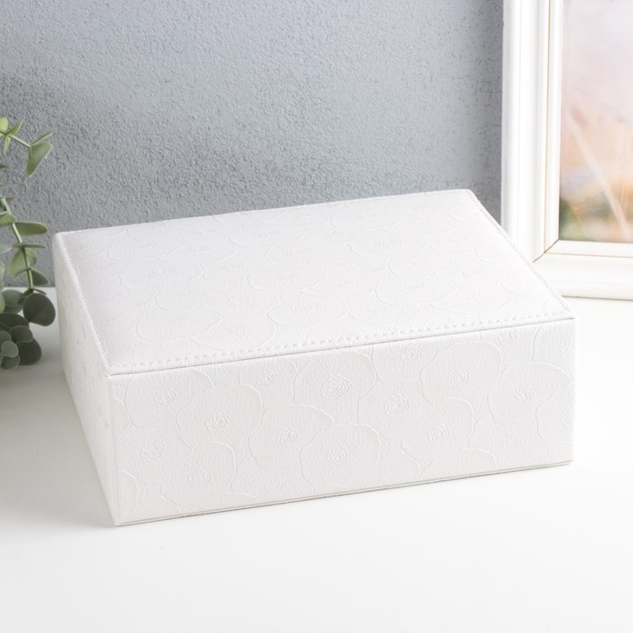 Шкатулка кожзам для украшений Шкатулка кожзам для украшений "Пионы и лепестки" белая 8,5х23,5х18,5 см
