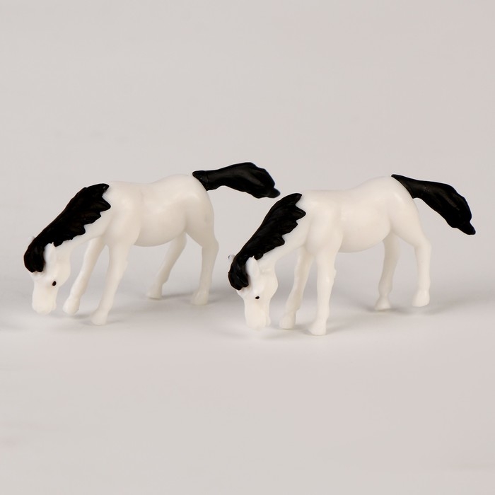 Миниатюра кукольная «Лошадка», набор 2 шт., размер 1 шт. — 4,5 × 2,5 × 1 см, цвет белый Миниатюра кукольная «Лошадка», набор 2 шт., размер 1 шт. — 4,5 × 2,5 × 1 см, цвет белый