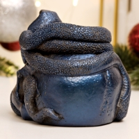 Новый год. Символ 2025. Подсвечник новогодний "Змея на черепе" синий лунный, 11х10х8см Новый год. Символ 2025. Подсвечник новогодний "Змея на черепе" синий лунный, 11х10х8см