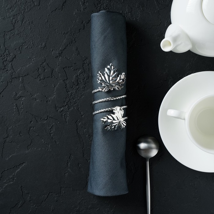 Кольцо для салфетки &laquo;Лист&raquo;, 10&times;4,5 см, цвет серебряный