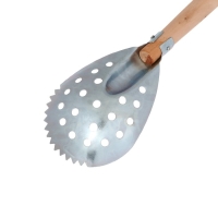 Шабалка 39 см, металлическое основание вытянутое с зубцами, ручка деревянная Шабалка 39 см, металлическое основание вытянутое с зубцами, ручка деревянная