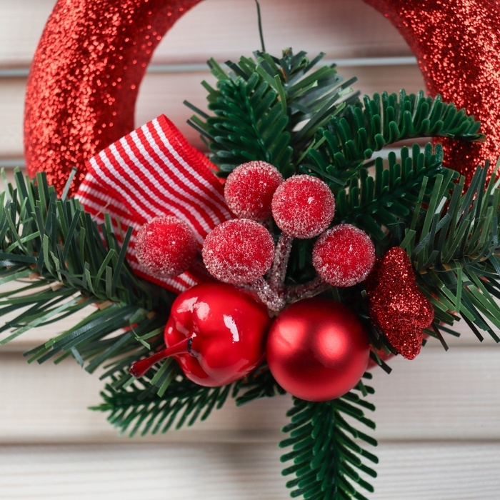 Украшение ёлочное Украшение ёлочное "Зимняя ягодка на венке" 15х15 см