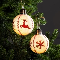 Набор ёлочных шаров &laquo;Красные снежинки и олень&raquo; 2 шт., батарейки, 1 LED, свечение тёплое белое