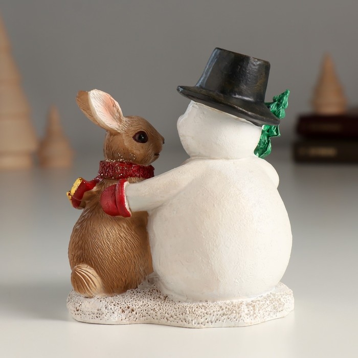 Сувенир полистоун "Снеговичок с ёлочкой и зайкой" 9х6,5х10 см