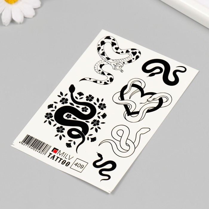 Новогодня татуировка на тело Ч/б змеи с сердечком Новогодня татуировка на тело Ч/б змеи с сердечком"" 10х15 см