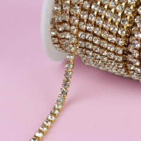 Цепь со стразами, металл, стекло, 3,5 мм, 9 &plusmn; 1 м, цвет золотой