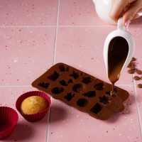Форма для конфет и шоколада Доляна &laquo;Счастье есть&raquo;, силикон, 21&times;11&times;1,5 см, 15 ячеек, цвет коричневый