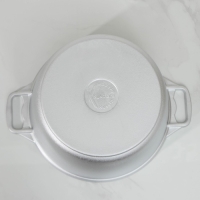 Кастрюля алюминиевая, 8 л, 39 × 30,5 × 18 см Кастрюля алюминиевая, 8 л, 39 × 30,5 × 18 см