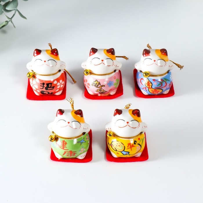 Сувенир керамика Сувенир керамика "Манэки-нэко в костюмчике с бубенчиком" 4,5х3,8х4,6 см набор 5 шт