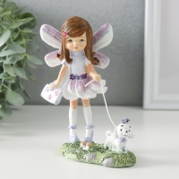 Сувенир полистоун "Малышка в сиреневом платье с крыльями, выгуливает собачку" 10х7х13 см Сувенир полистоун "Малышка в сиреневом платье с крыльями, выгуливает собачку" 10х7х13 см