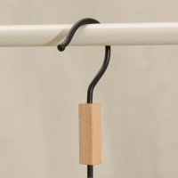 Плечики - вешалка для одежды LaDо́m Laconique, 42×24×3,2 см, широкие плечики, цвет чёрный Плечики - вешалка для одежды LaDо́m Laconique, 42×24×3,2 см, широкие плечики, цвет чёрный