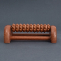 Массажёр для ног «Барабан», 1 ролик с шипами, деревянный, 14,5 × 8,2 × 5 см Массажёр для ног «Барабан», 1 ролик с шипами, деревянный, 14,5 × 8,2 × 5 см