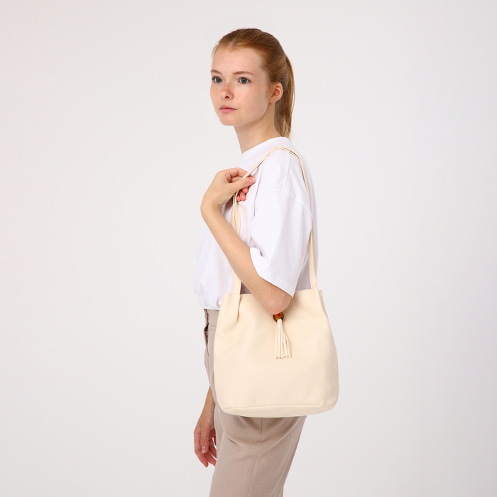 Сумка женская тоут на клапане, цвет белый