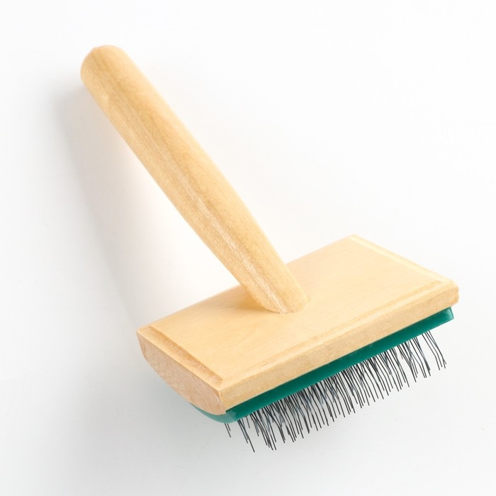 Щётка - пуходёрка деревянная трёхрядная, основание 76 х 56 мм Щётка - пуходёрка деревянная трёхрядная, основание 76 х 56 мм