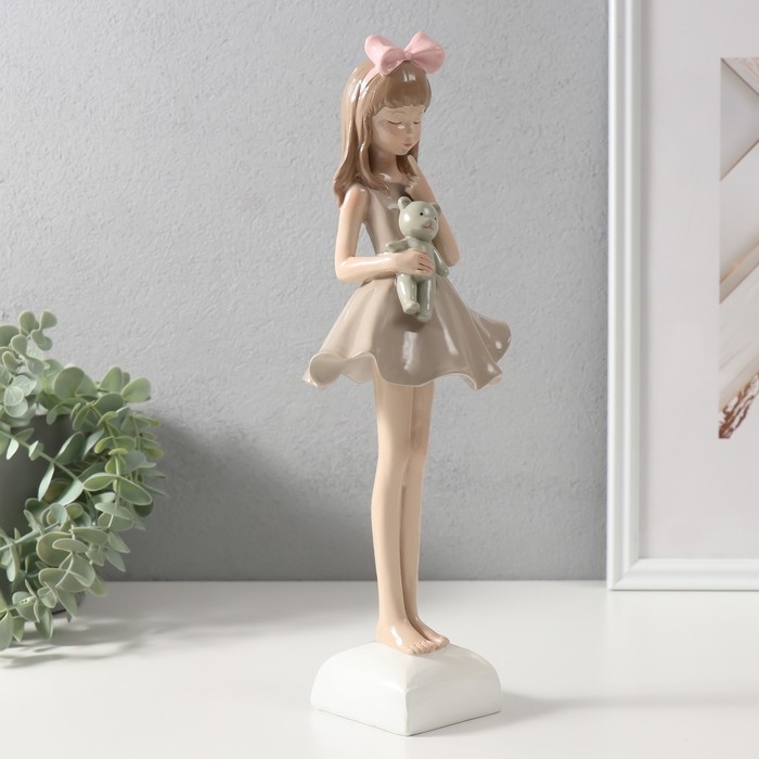 Сувенир полистоун "Малышка в платье с мишкой в руках" 12,2х9,4х32,3 см