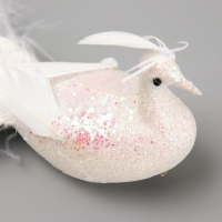 Пушистик на прищепке "Голубь с высоким хохолком и в блестках" белый 7х5х28 см Пушистик на прищепке "Голубь с высоким хохолком и в блестках" белый 7х5х28 см