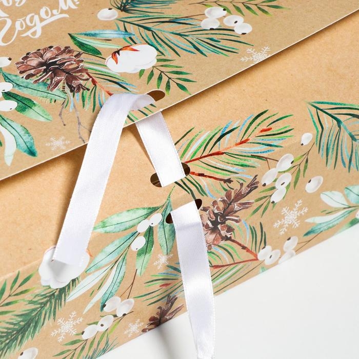 Коробка подарочная новогодняя складная &laquo;Волшебства и сказки&raquo;, 31 х 24.5 х 8 см, Новый год