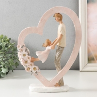 Сувенир полистоун "Папа с дочкой у сердца с цветами" 20х7,5х26 см Сувенир полистоун "Папа с дочкой у сердца с цветами" 20х7,5х26 см