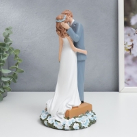 Сувенир полистоун "Поцелуй молодоженов" незабудки 21х11х11 см Сувенир полистоун "Поцелуй молодоженов" незабудки 21х11х11 см