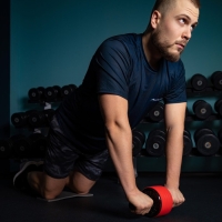 Ролик для пресса ONLYTOP, 34х13х13 см, с ковриком, цвет красный Ролик для пресса ONLYTOP, 34х13х13 см, с ковриком, цвет красный