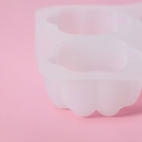 Молд Доляна «Лапки», силикон, 9,5×9×2,5 см, ячейка 4×4 см, цвет белый Молд Доляна «Лапки», силикон, 9,5×9×2,5 см, ячейка 4×4 см, цвет белый