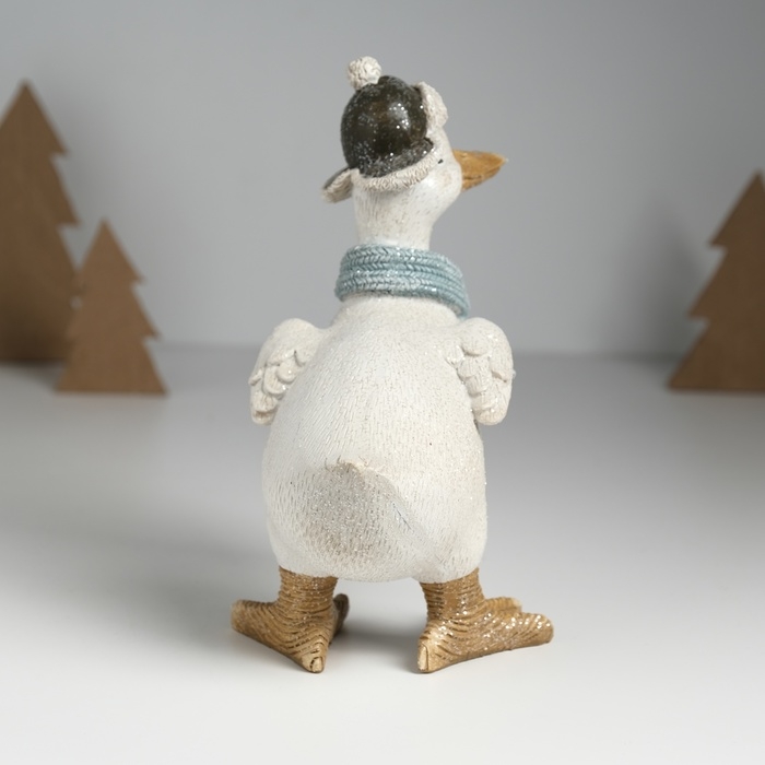 Сувенир полистоун "Гусь в шапке-ушанке и шарфе" 11,5х12,5х20 см
