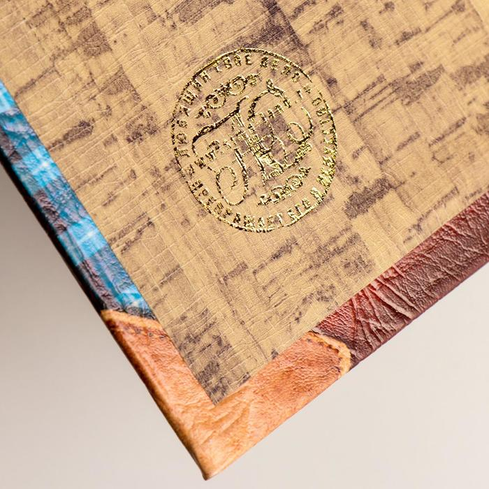 Сейф дерево книга кожа "Денег много не бывает" 21х13х5 см