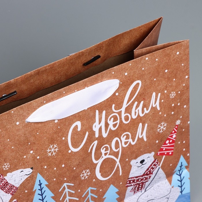 Пакет подарочный новогодний крафтовый горизонтальный &laquo;Белые медведи&raquo;, ML 27 х 23 х 11,5 см, Новый год