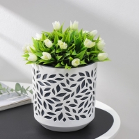 Кашпо для цветов со вставкой Leaves, 2,5 л, d=16,2 см, h=17 см, цвет белый/антрацит Кашпо для цветов со вставкой Leaves, 2,5 л, d=16,2 см, h=17 см, цвет белый/антрацит