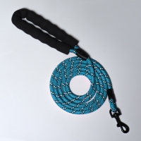 Поводок светоотражающий круглый, с эргономической ручкой, 180 х 0,8 см, голубой Поводок светоотражающий круглый, с эргономической ручкой, 180 х 0,8 см, голубой