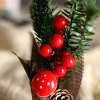 Новогодняя композиция &laquo;Веточка с ягодками&raquo; 15 &times; 15 &times; 29 см