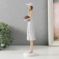 Сувенир полистоун "Девушка с корзиной лаванды, в шляпке" 7х6,5х26 см Сувенир полистоун "Девушка с корзиной лаванды, в шляпке" 7х6,5х26 см