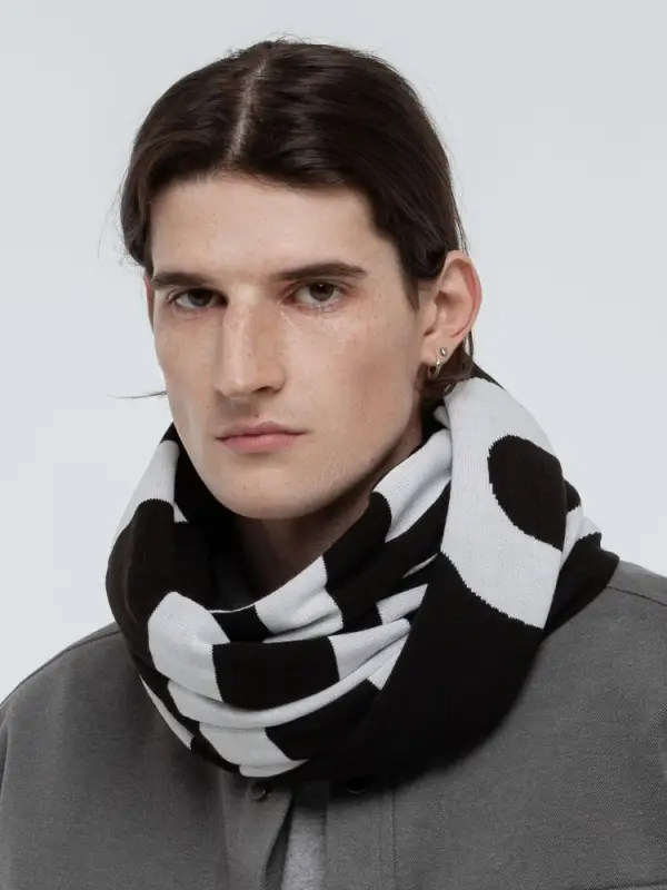 Шарф &laquo;Девиантно&raquo;