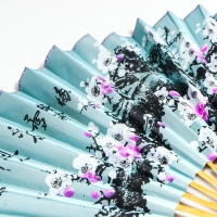 Веер бамбук, текстиль h=50 см "Сакура" голубой