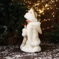 Снегурочка "В шубке с бусинками и в кокошнике" двигается, с подсветкой, 30х18 см, золото Снегурочка "В шубке с бусинками и в кокошнике" двигается, с подсветкой, 30х18 см, золото