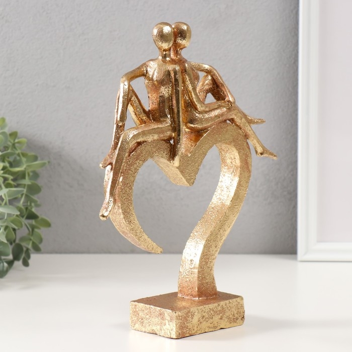 Сувенир полистоун "Влюблённые на сердце" золото 26х22х6 см