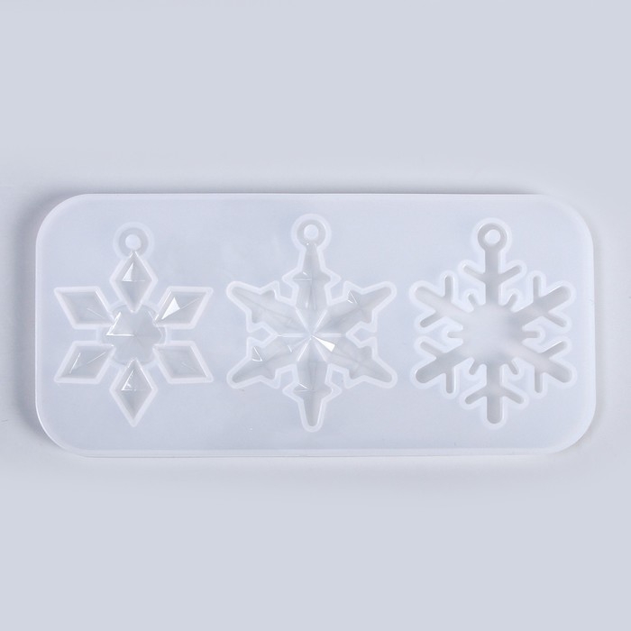 Форма силиконовая универсальная, подвеска &laquo;Снежинки&raquo; 3 в 1, размер от 5,2 до 5,6 см