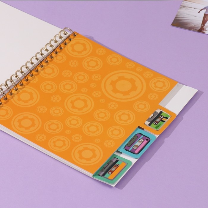 Фотоальбом на спирали 20 листов Фотоальбом на спирали 20 листов "Магнитофон" объёмный элемент + 4 вкладки 24х24 см