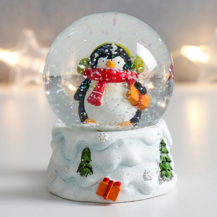 Сувенир полистоун водяной шар "Пингвинчик в шарфике и наушниках" 7х6,7х8,8 см