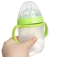 Бутылочка для кормления M&B, ШГ Ø70мм, от 6 мес, 250мл, с ручками, силиконовая колба, цвет зеленый Бутылочка для кормления M&B, ШГ Ø70мм, от 6 мес, 250мл, с ручками, силиконовая колба, цвет зеленый