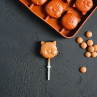 Форма для леденцов &laquo;Котики&raquo;, силикон, 16,5&times;11&times;1,7 см, 8 ячеек, с палочками, цвет коричневый