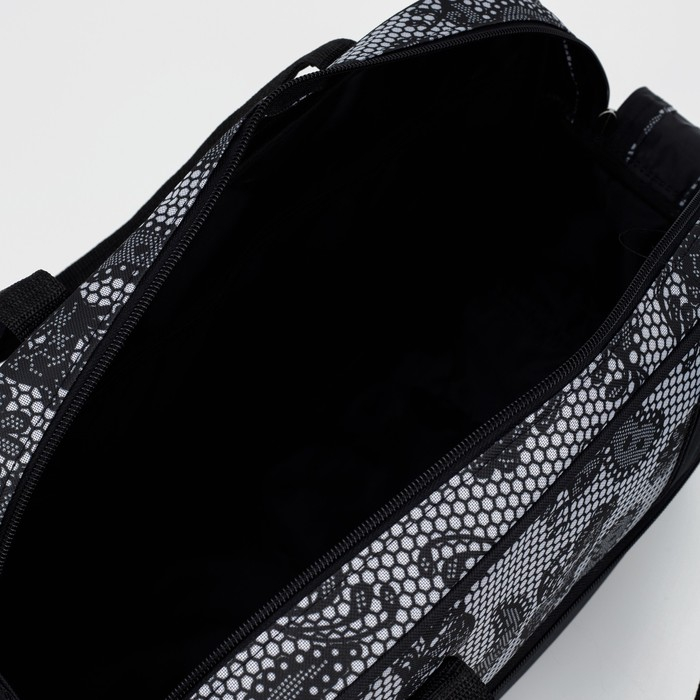 Сумка дорожная на молнии, 3 наружных кармана, длинный ремень, цвет чёрный Сумка дорожная на молнии, 3 наружных кармана, длинный ремень, цвет чёрный