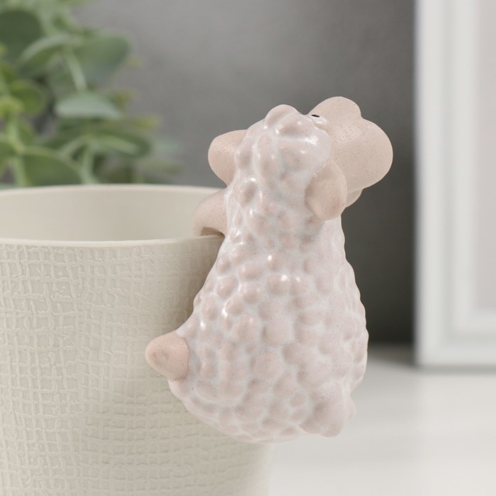 Сувенир керамика Сувенир керамика "Белая овечка" на кашпо 4,6х5,6х8,4 см