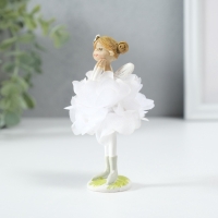 Сувенир полистоун "Девочка в платье из белых цветов" 6х5х10,5 см