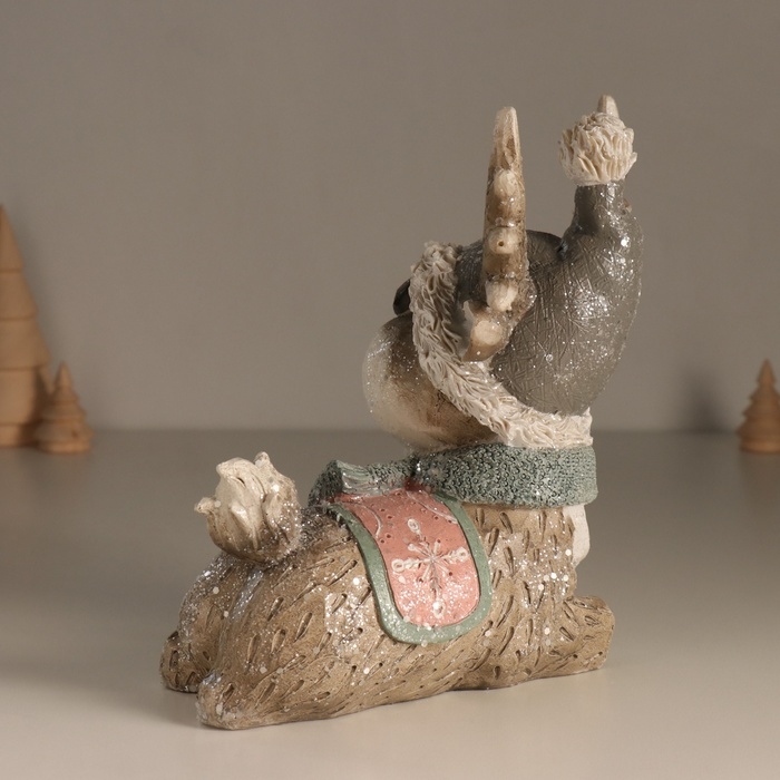 Сувенир полистоун Сувенир полистоун "Олешка в сером колпаке и шарфике" лежит 21х11,5х20 см