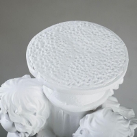 Фигура - подставка "Три ангела на шаре" белая, 26х26х44см Фигура - подставка "Три ангела на шаре" белая, 26х26х44см